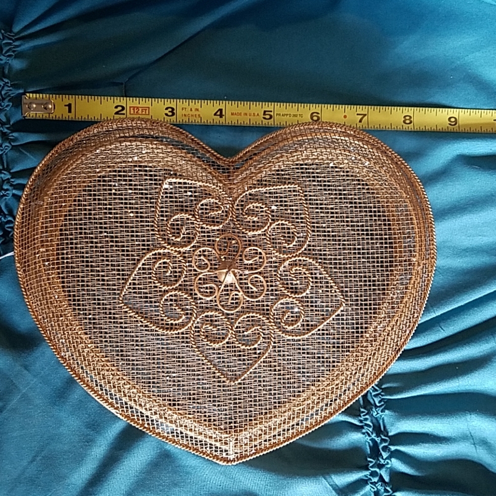 Metallic Gold Glittery Heart Metal Box - Picture 4 of 6
